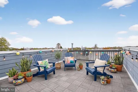 $829,700 | 1711 D Street Southeast, Unit 2, Washington, DC 20003