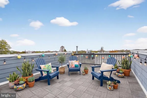 $829,700 | 1711 D Street Southeast, Unit 2, Washington, DC 20003