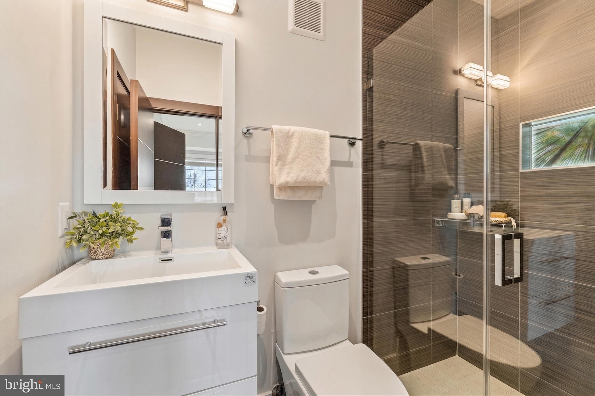 1711 D Street Southeast, Unit 2 Washington, DC 20003 - Photo 9 of 28