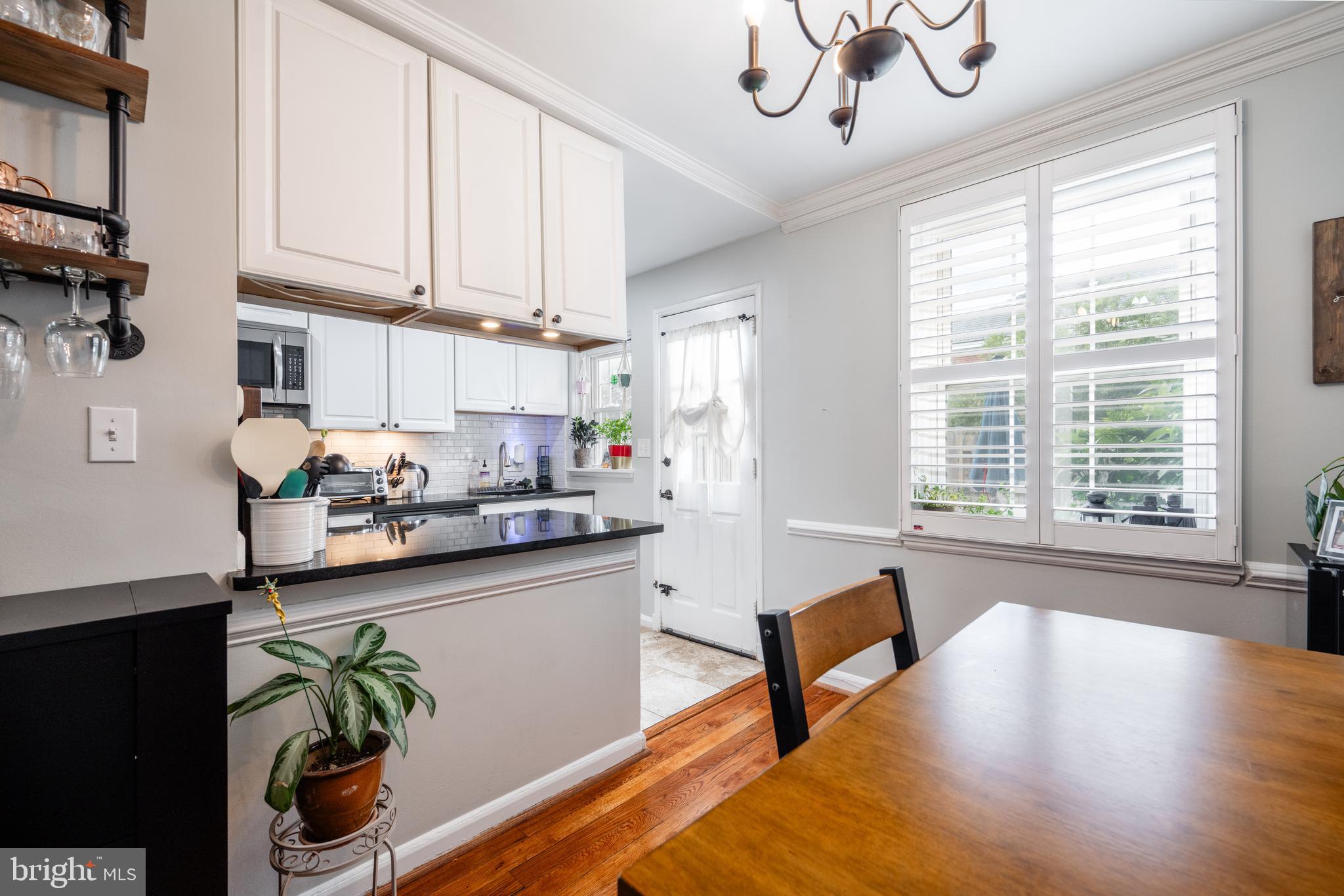 4205 32nd Road South Arlington, VA 22206 - Photo 11 of 40 OPEN TO KITCHEN