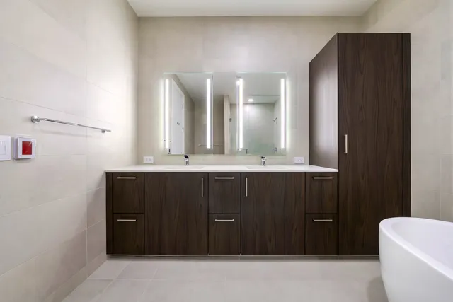 $2,995,000 | 211 North Harbor Drive, Unit 4401, Chicago, IL 60601