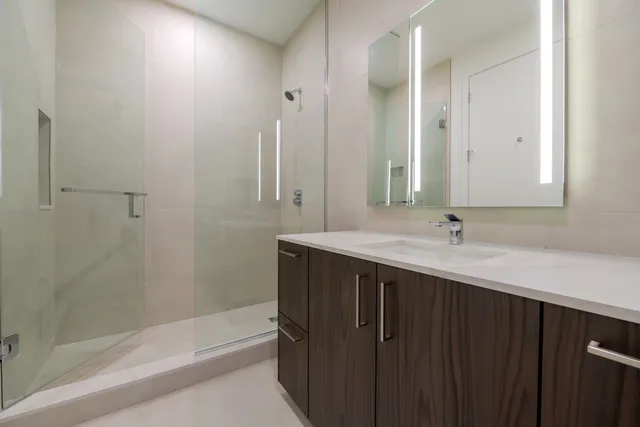 $2,995,000 | 211 North Harbor Drive, Unit 4401, Chicago, IL 60601