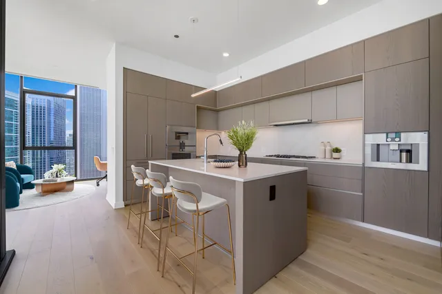 $2,995,000 | 211 North Harbor Drive, Unit 4401, Chicago, IL 60601