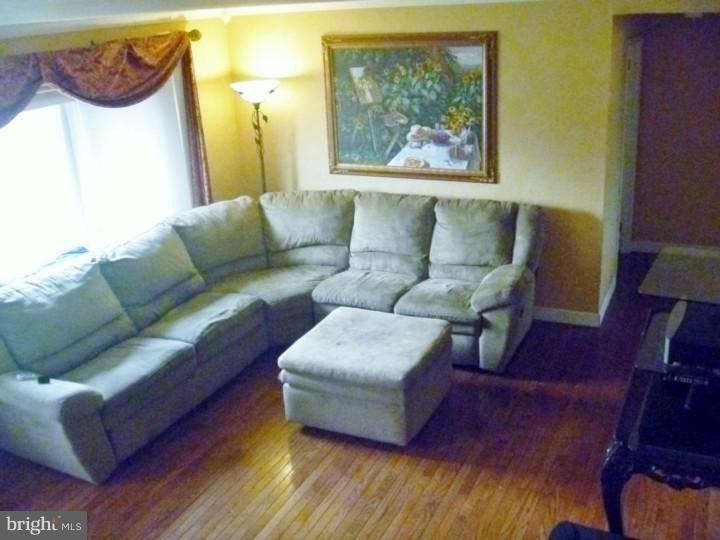 115 Miry Brook Road Hamilton Square, NJ 08690 - Photo 2 of 23 Living Room