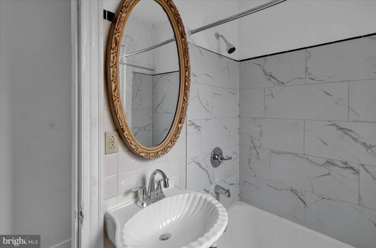 1246 Spring Street Reading, PA 19604 - Photo 11 of 18 Gallery Image 11