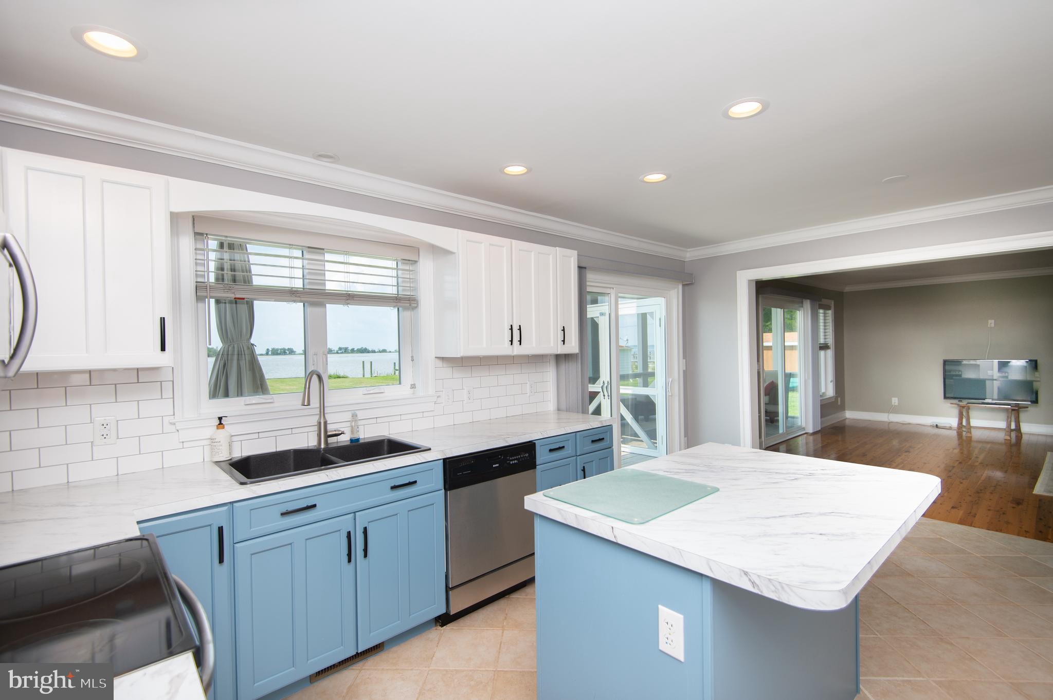 6106 Twin Point Cove Road Cambridge, MD 21613 - Photo 20 of 120 Center Island Kitchen
