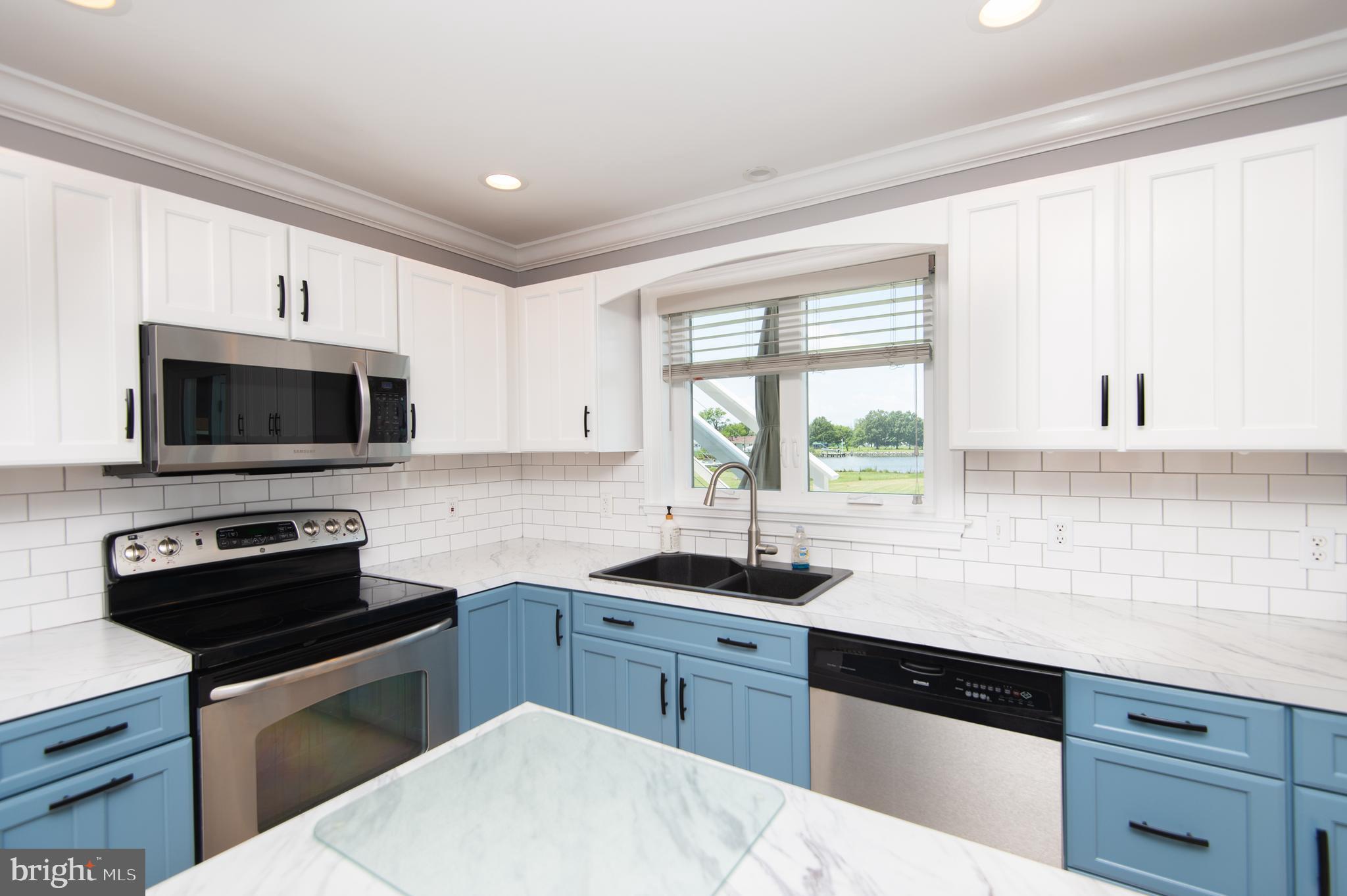6106 Twin Point Cove Road Cambridge, MD 21613 - Photo 22 of 120 Spacious kitchen