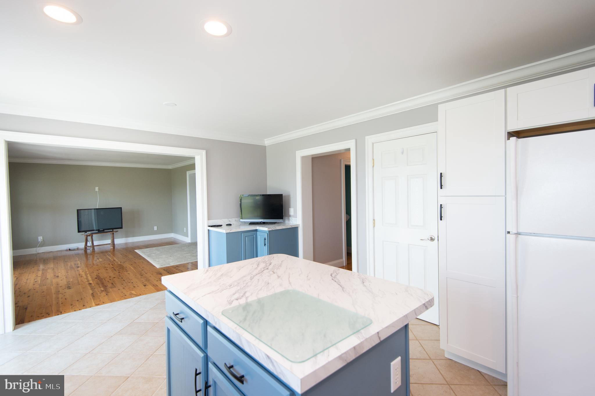 6106 Twin Point Cove Road Cambridge, MD 21613 - Photo 25 of 120 Kitchen to Family Room