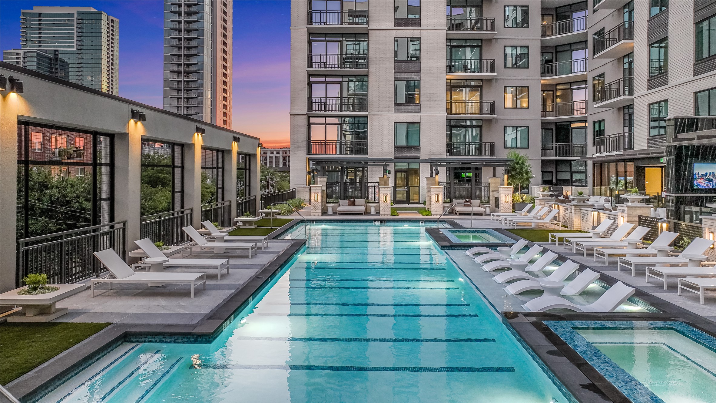 2311 Westheimer Road, Unit 529 Houston, TX 77098 - Photo 32 of 33 a front view of a building