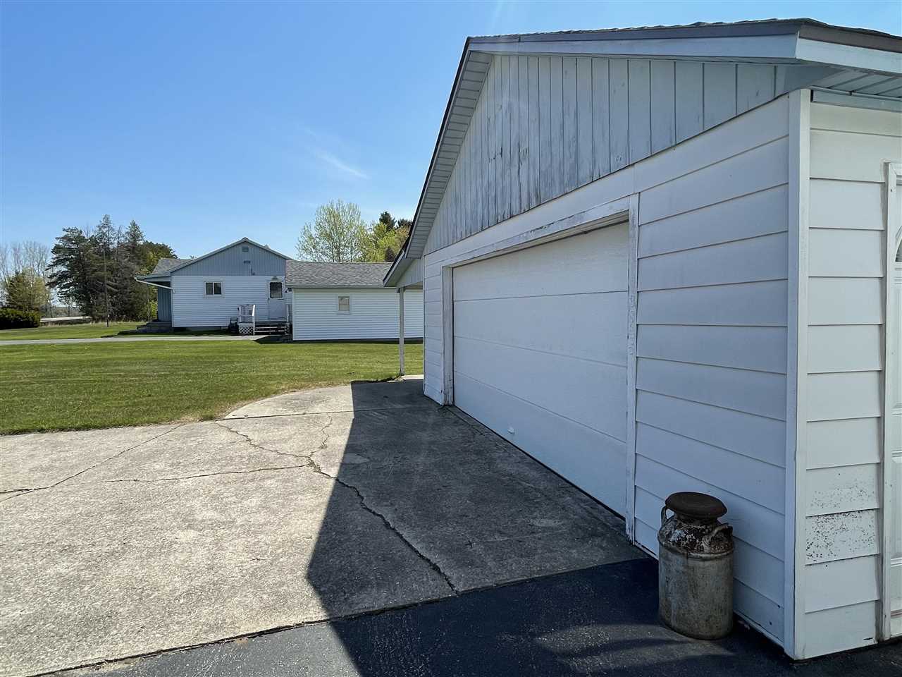 3831 Worth Road Pinconning, MI 48650 - Photo 3 of 36 1887473-2.JPG
