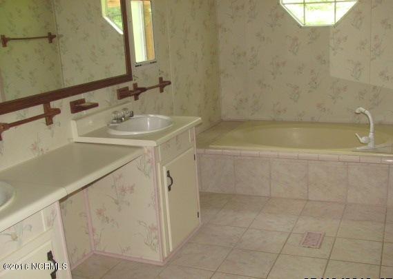 138 Smallwood Road Hubert, NC 28539 - Photo 6 of 15 138 Smallwood Master Bathroom