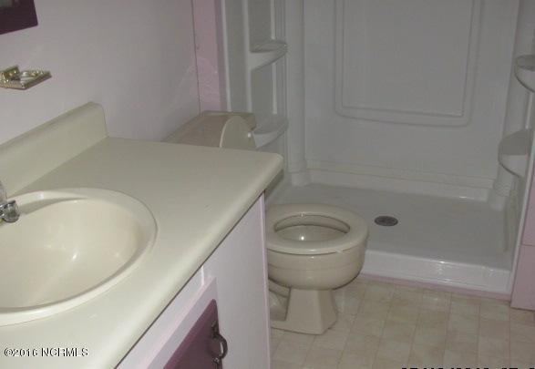 138 Smallwood Road Hubert, NC 28539 - Photo 9 of 15 138 Smallwood Bathroom