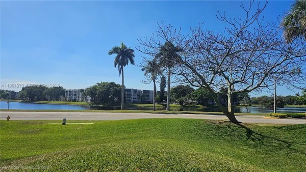 $2,190 | 9480 Tangerine Place, Unit 101, Davie, FL 33324