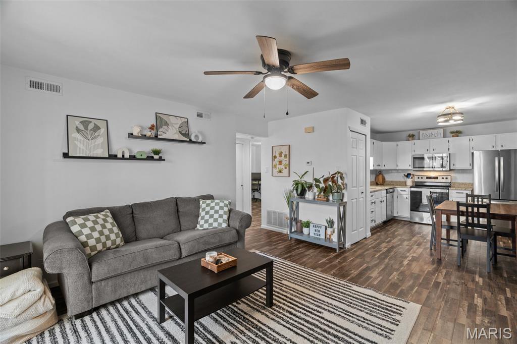 621 South Kirkwood Road, Unit 202 St. Louis, MO 63122 - Photo 2 of 29