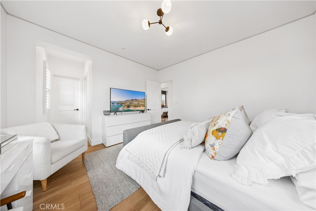 89 Kestrel Irvine, CA 92618 - Photo 27 of 45 a bedroom with a bed and a couch