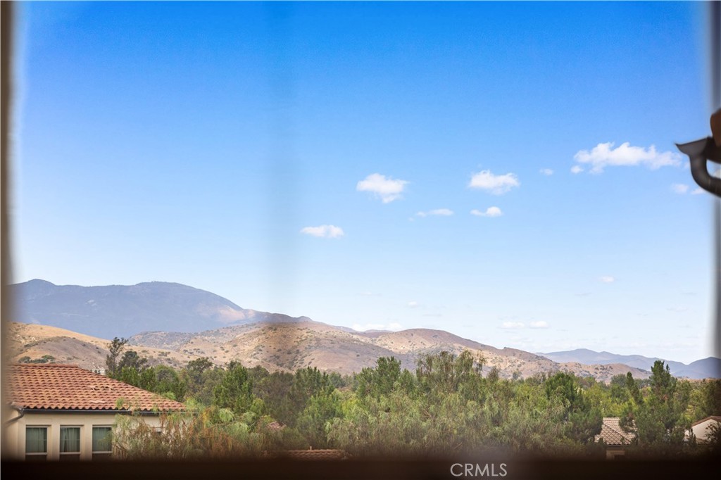89 Kestrel Irvine, CA 92618 - Photo 35 of 45 a view of a town with mountains in the background