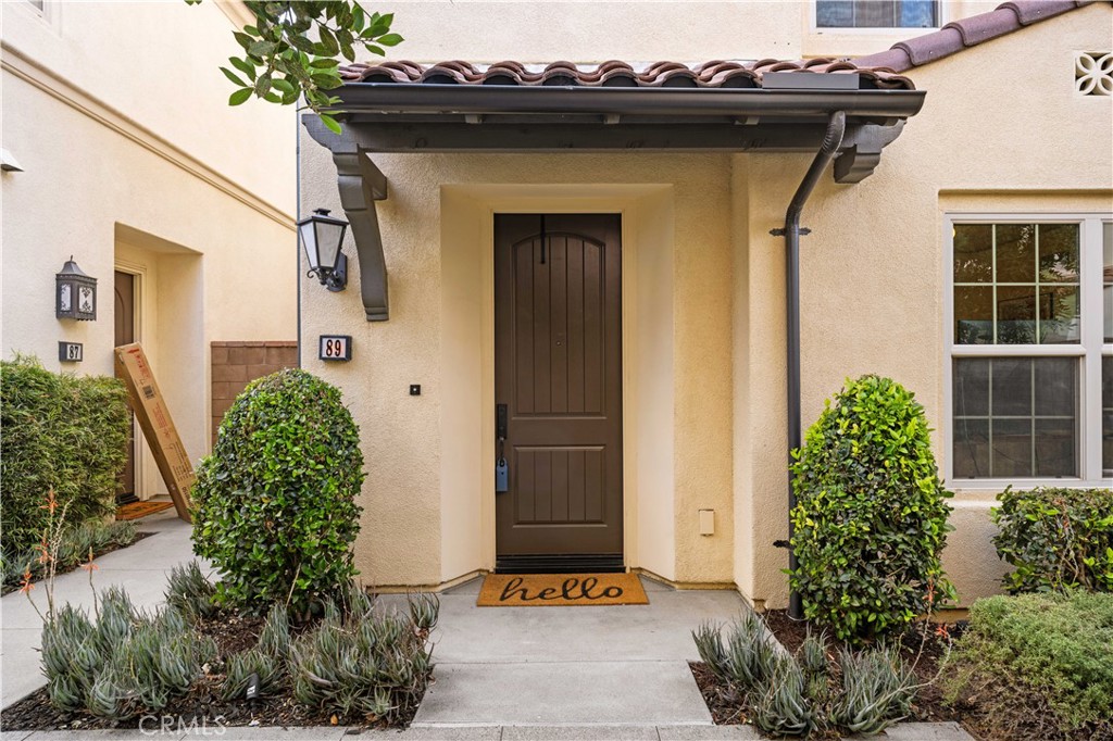 89 Kestrel Irvine, CA 92618 - Photo 4 of 45 a front view of a house with garden