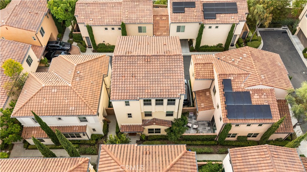 89 Kestrel Irvine, CA 92618 - Photo 42 of 45 front view of a building with a garden