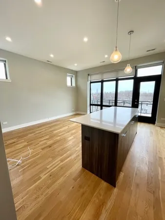 $3,100 | 4555 North Ravenswood Avenue, Unit 403, Chicago, IL 60640