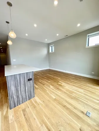 $3,100 | 4555 North Ravenswood Avenue, Unit 403, Chicago, IL 60640
