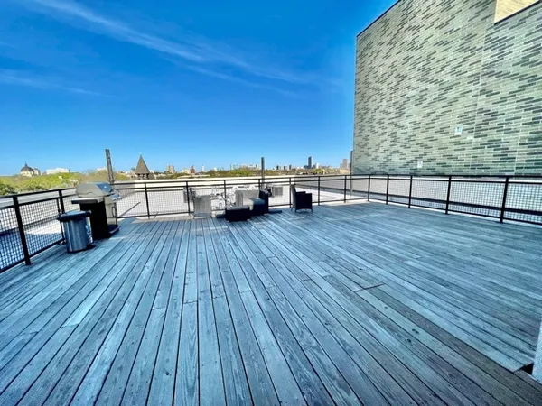 $3,100 | 4555 North Ravenswood Avenue, Unit 403, Chicago, IL 60640