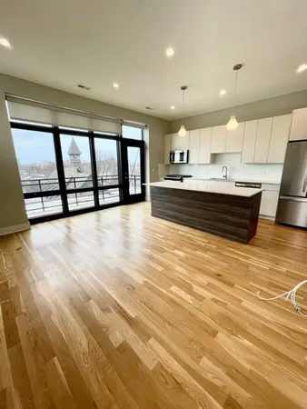 $3,100 | 4555 North Ravenswood Avenue, Unit 403, Chicago, IL 60640