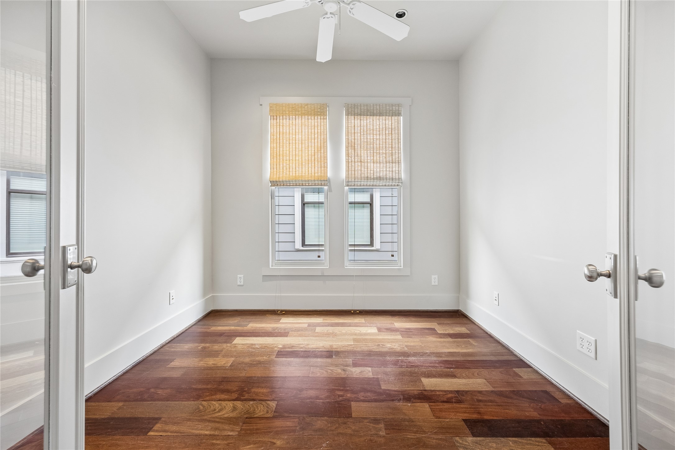 926 Nicholson Street Houston, TX 77008 - Photo 27 of 39 Behind French doors, the dedicated office provides a quiet space for working from home, studying, or creative pursuits.