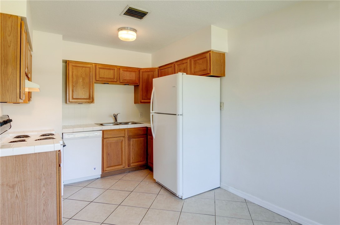 412 Del Monte Road Sebastian, FL 32958 - Photo 8 of 36 Gallery Image 8