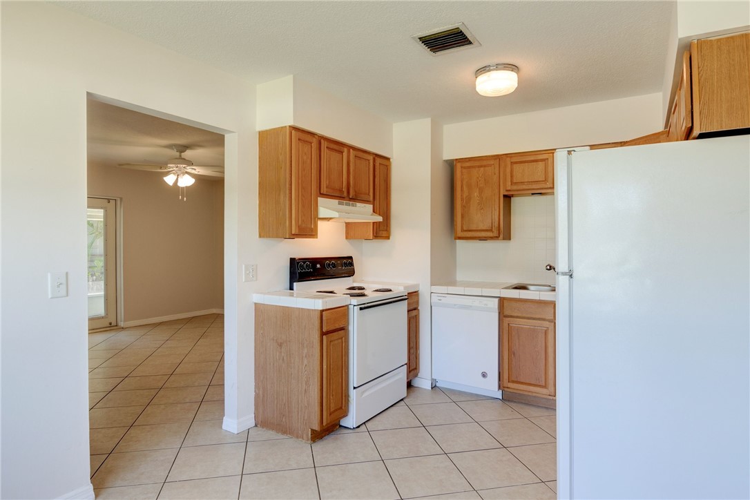 412 Del Monte Road Sebastian, FL 32958 - Photo 9 of 36 Gallery Image 9