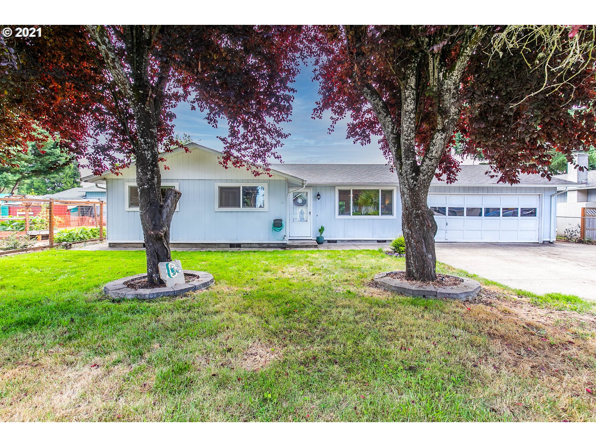901 54th Place Springfield, OR 97478 - Photo 1 of 27