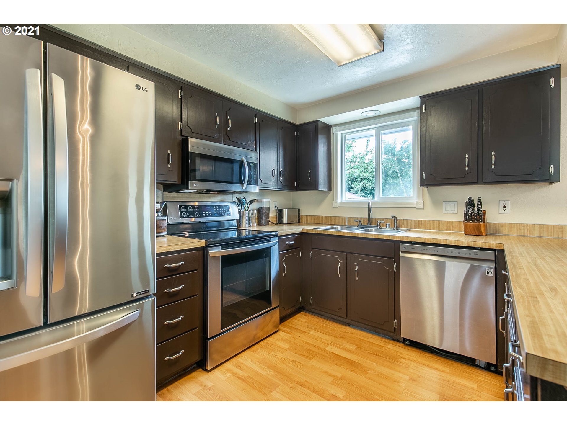 901 54th Place Springfield, OR 97478 - Photo 12 of 27