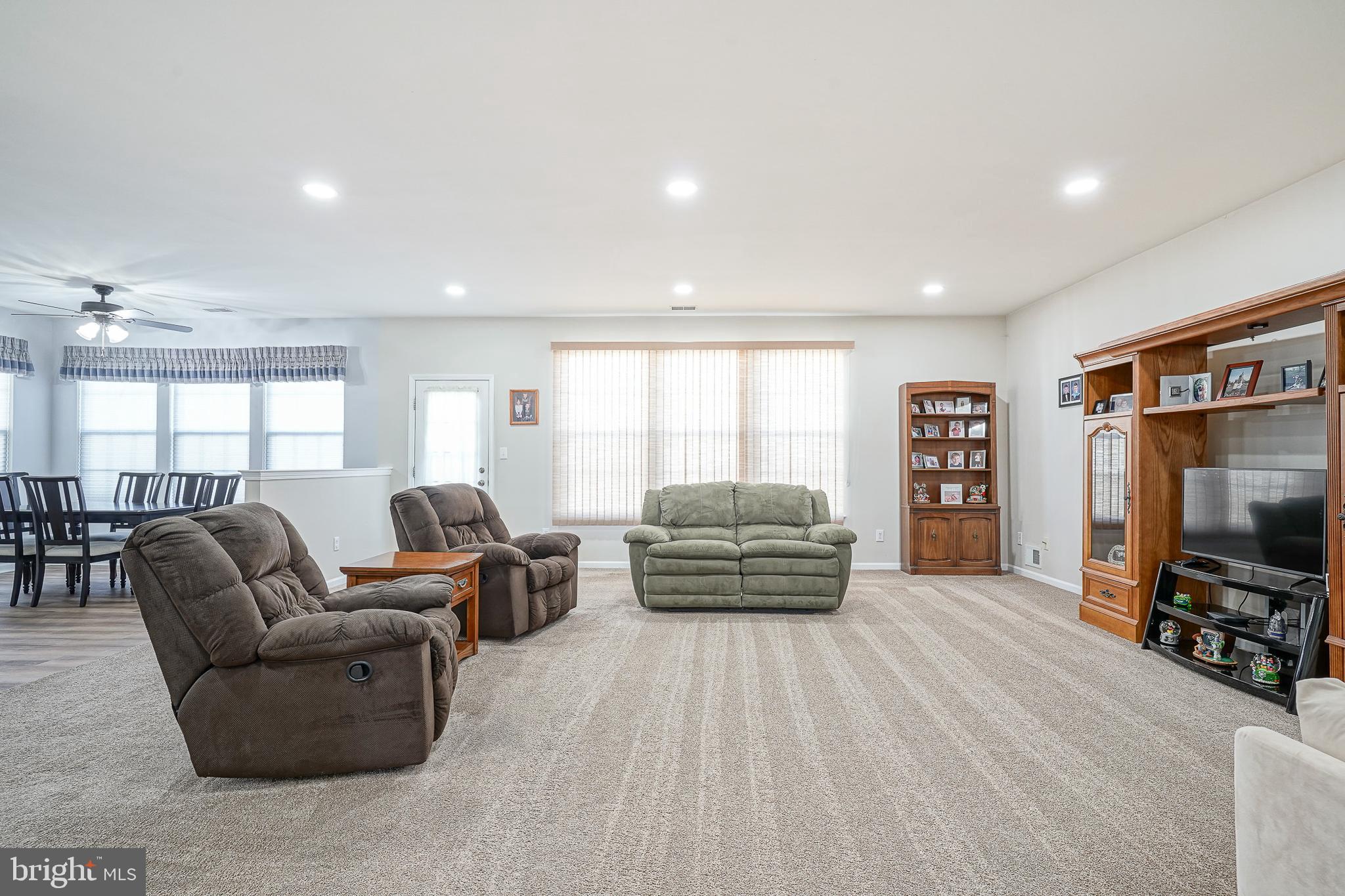 7 Shelly Street Sicklerville, NJ 08081 - Photo 7 of 31 Living Room