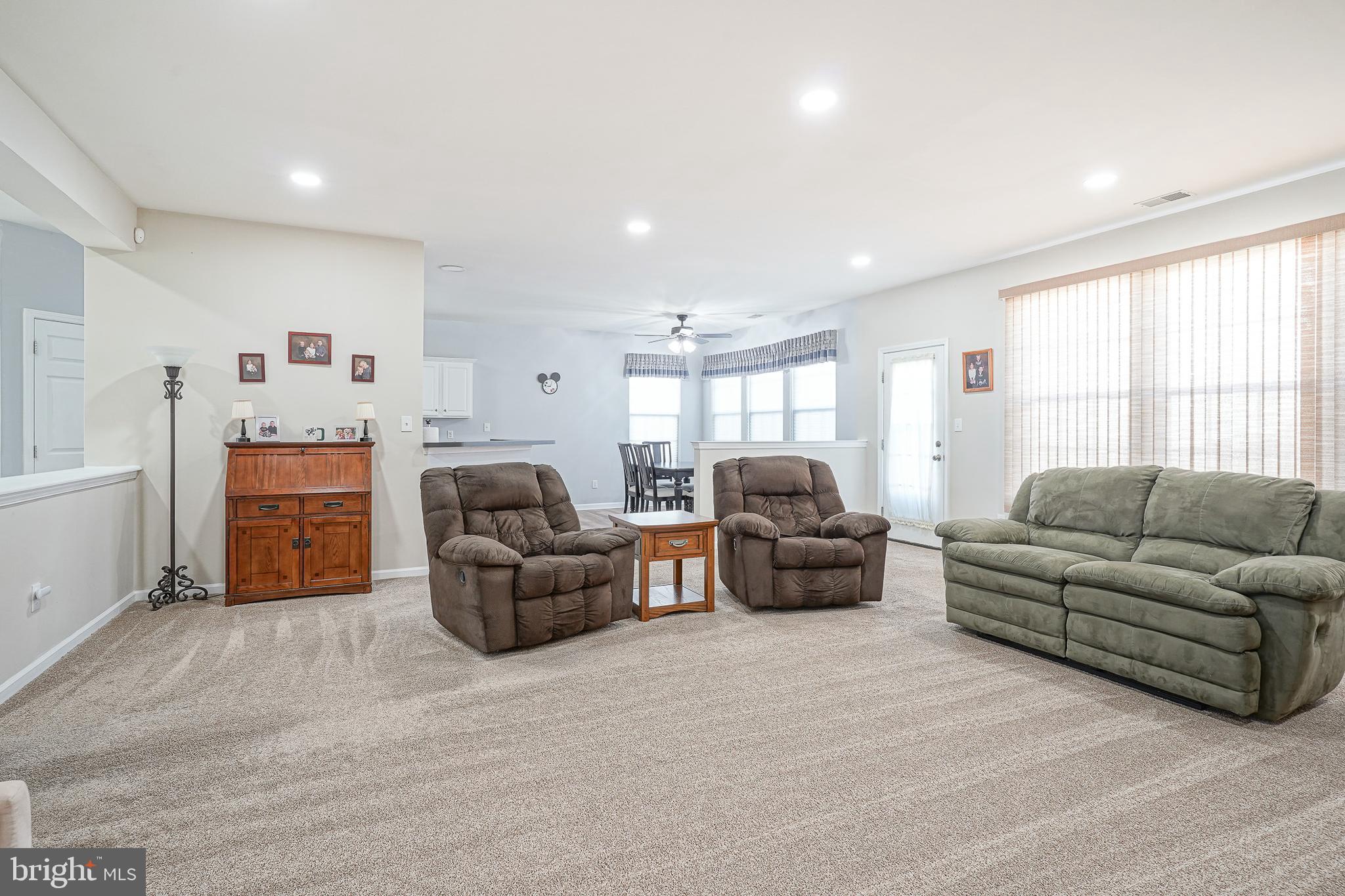 7 Shelly Street Sicklerville, NJ 08081 - Photo 8 of 31 Living Room