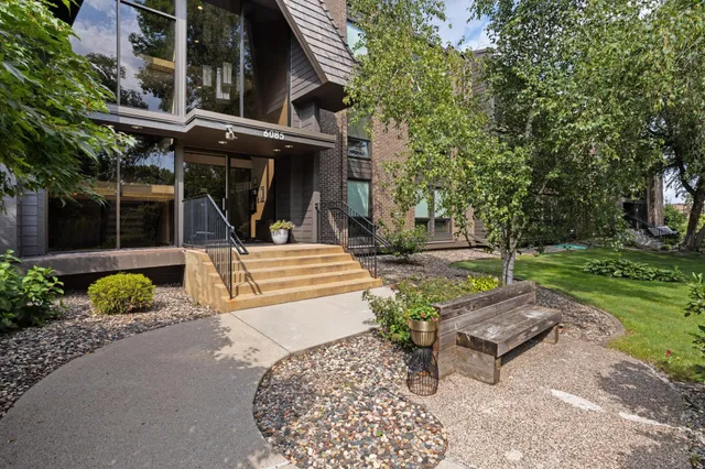 $210,000 | 6085 Lincoln Drive, Unit 222, Edina, MN 55436