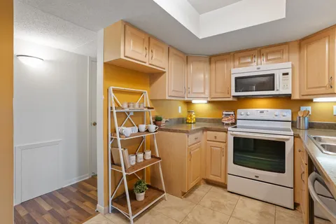 $210,000 | 6085 Lincoln Drive, Unit 222, Edina, MN 55436