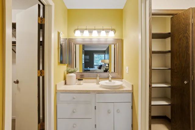 $210,000 | 6085 Lincoln Drive, Unit 222, Edina, MN 55436