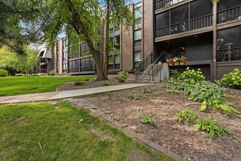 $210,000 | 6085 Lincoln Drive, Unit 222, Edina, MN 55436