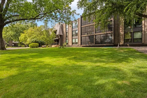 $210,000 | 6085 Lincoln Drive, Unit 222, Edina, MN 55436