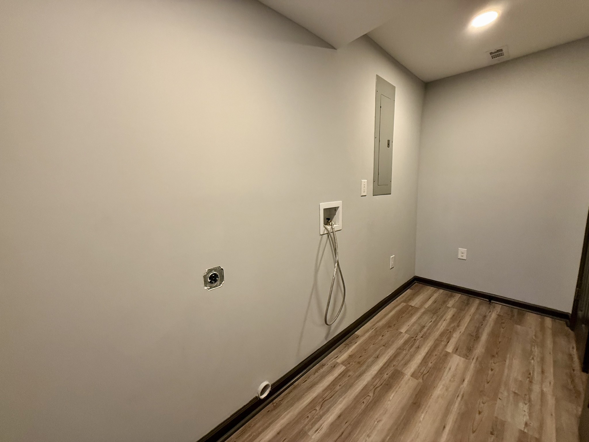 9388 Harrison Ferry Road McMinnville, TN 37110 - Photo 35 of 50 a view of a room with wooden floor and window