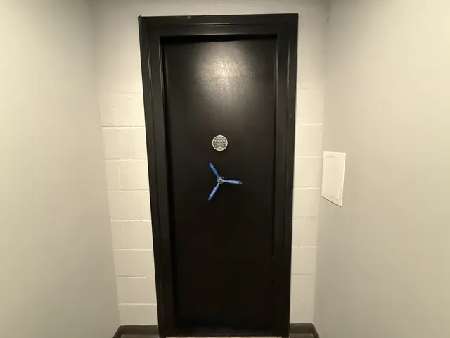 a picture of a bathroom