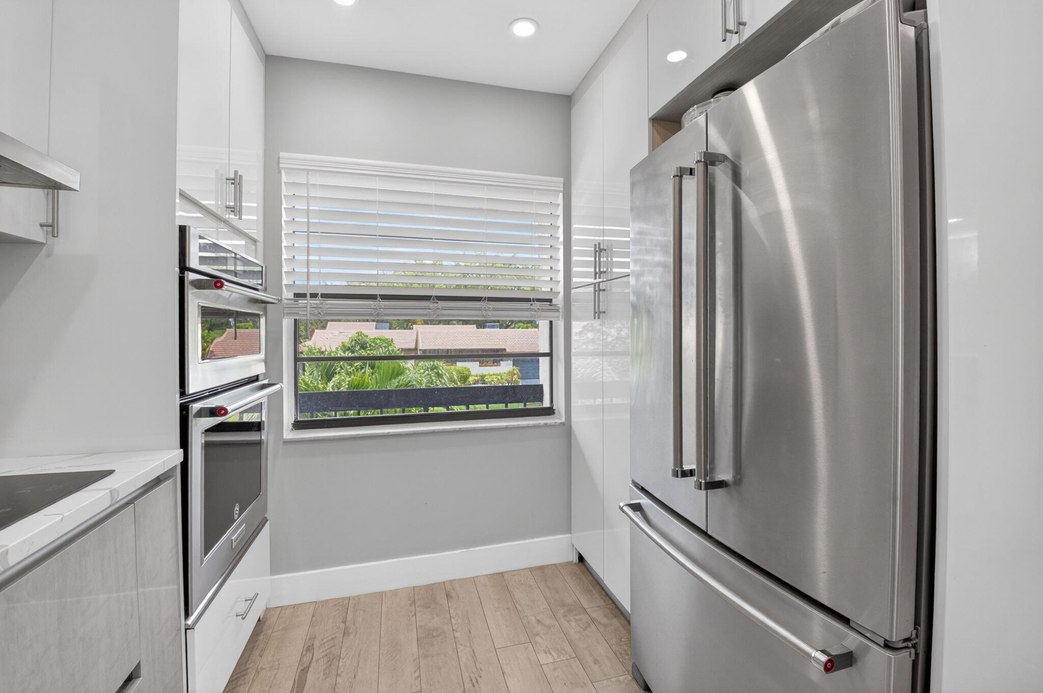 9299 Vista Del Lago, Unit 16D Boca Raton, FL 33428 - Photo 7 of 39 Chef's Kitchen