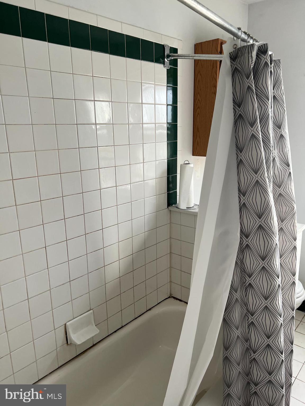 234 Marshall Road Lansdowne, PA 19050 - Photo 23 of 33 Tiled with tub