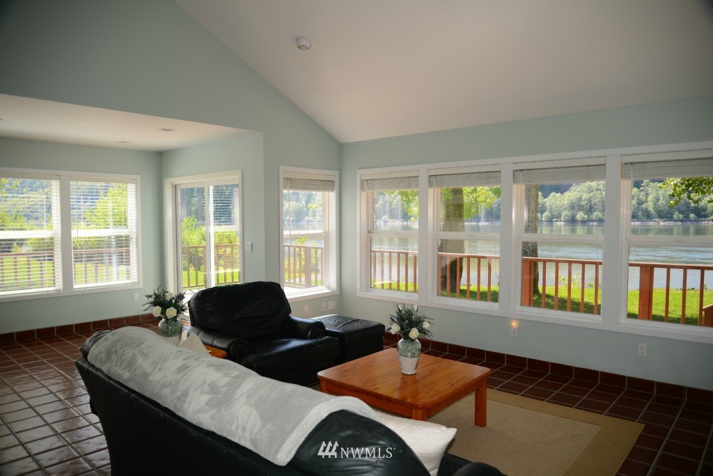 89 Ostervold Road Cathlamet, WA 98612 - Photo 4 of 15 Gallery Image 4