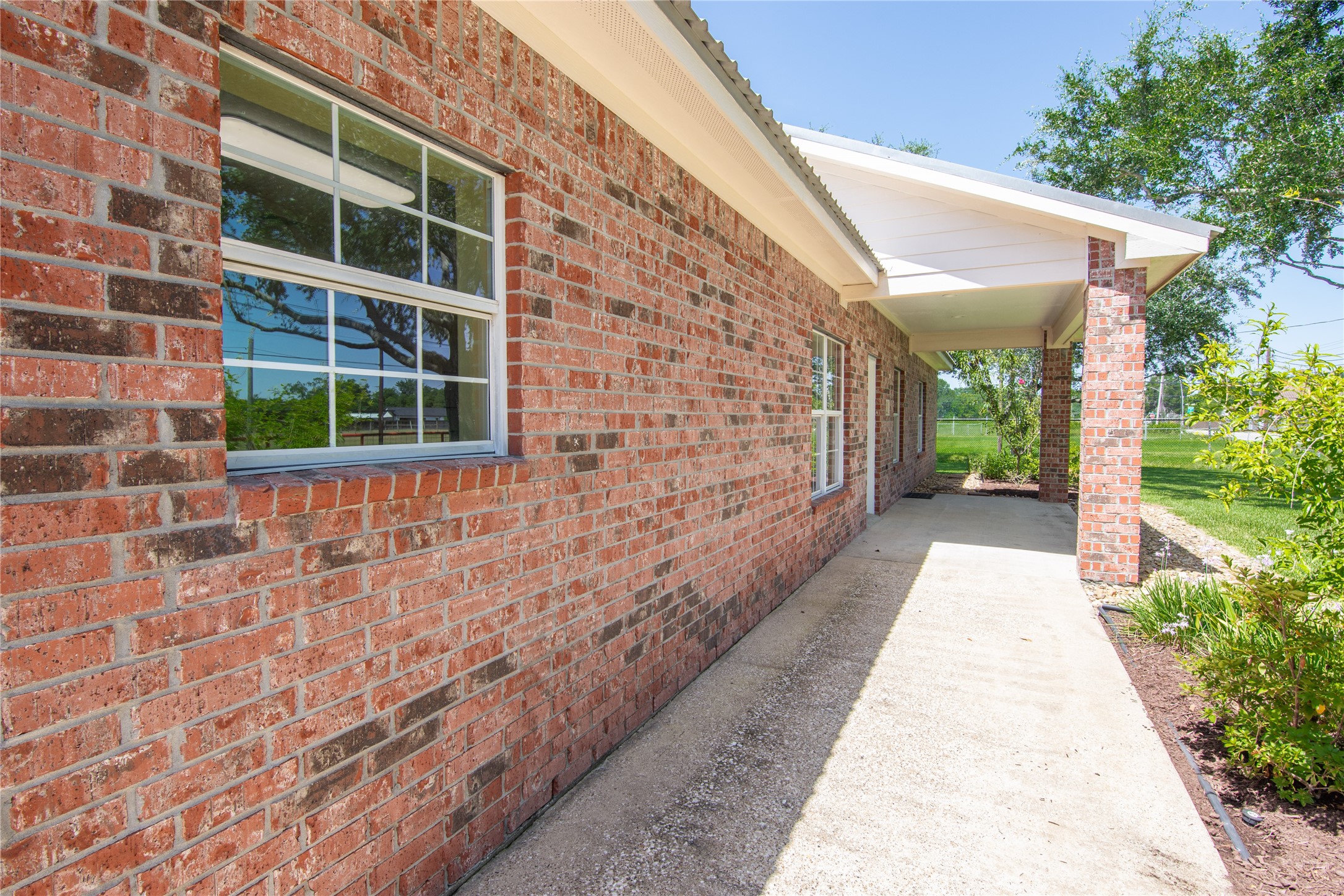 1112 Crenshaw Road Pasadena, TX 77504 - Photo 4 of 50 FRONT PORCH.