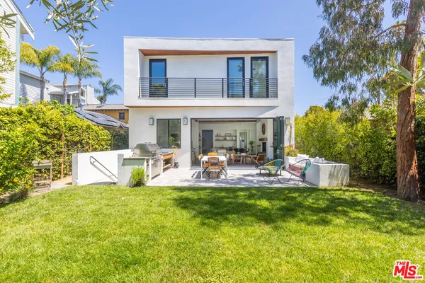 $17,500 | 2234 5th Street, Santa Monica, CA 90405