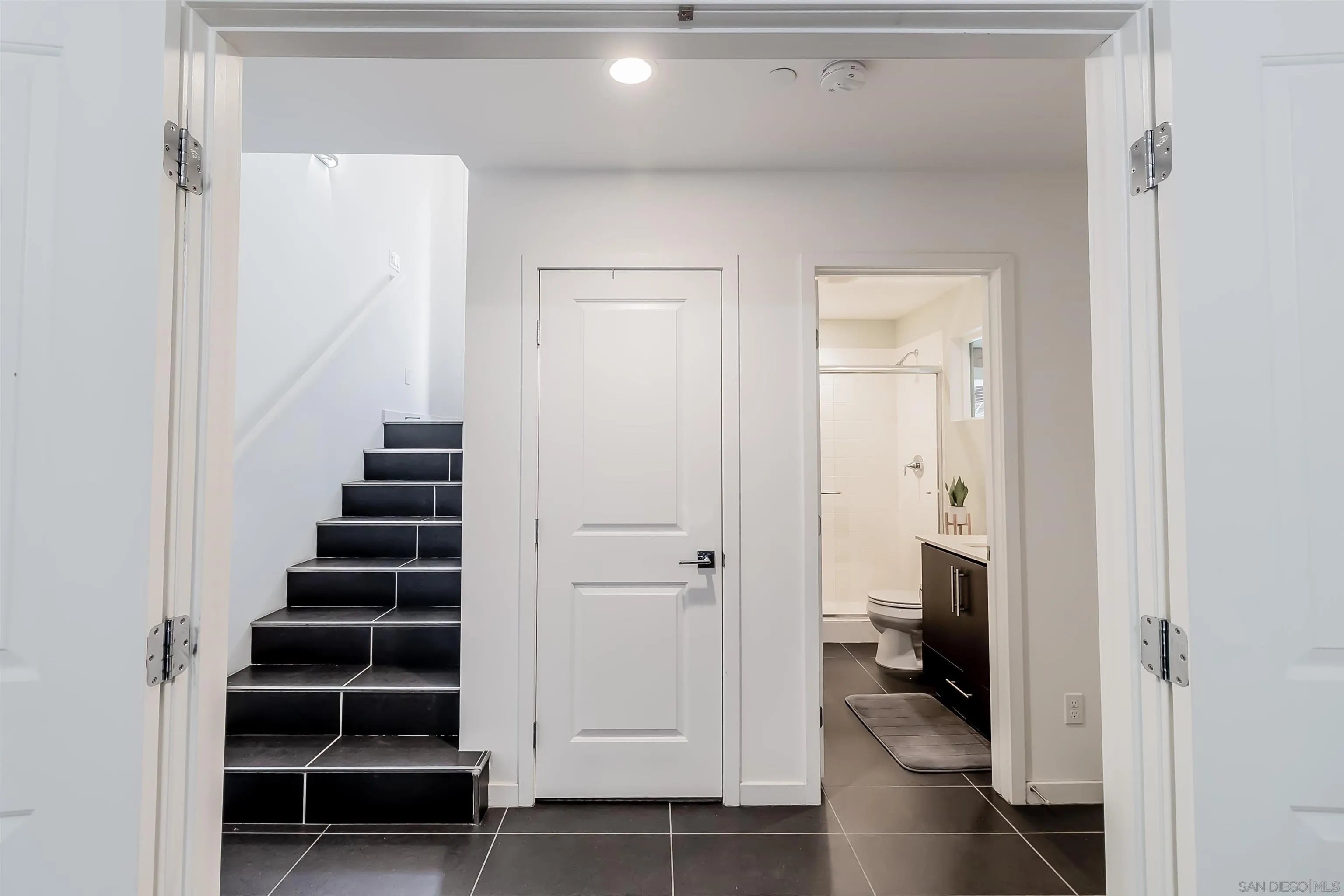 8344 Summit Way San Diego, CA 92108 - Photo 12 of 41 a view of a walk in closet