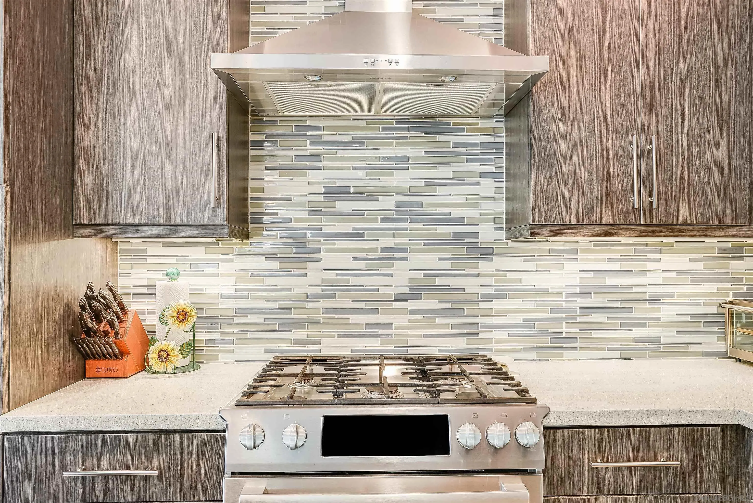 8344 Summit Way San Diego, CA 92108 - Photo 10 of 41 a stove top oven sitting inside of a kitchen