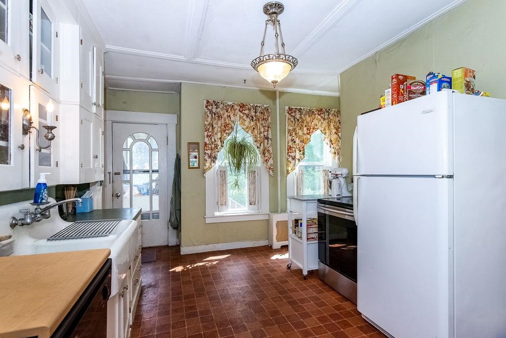 5 Charles Street Rochester, NH 03867 - Photo 8 of 37