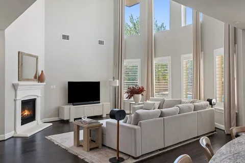 $950,000 | 15504 Cabrillo Way, Austin, TX 78738