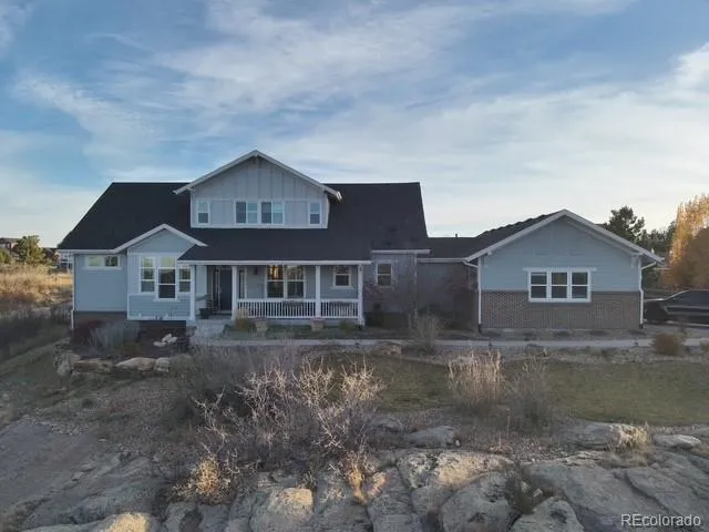 a house view with a outdoor space